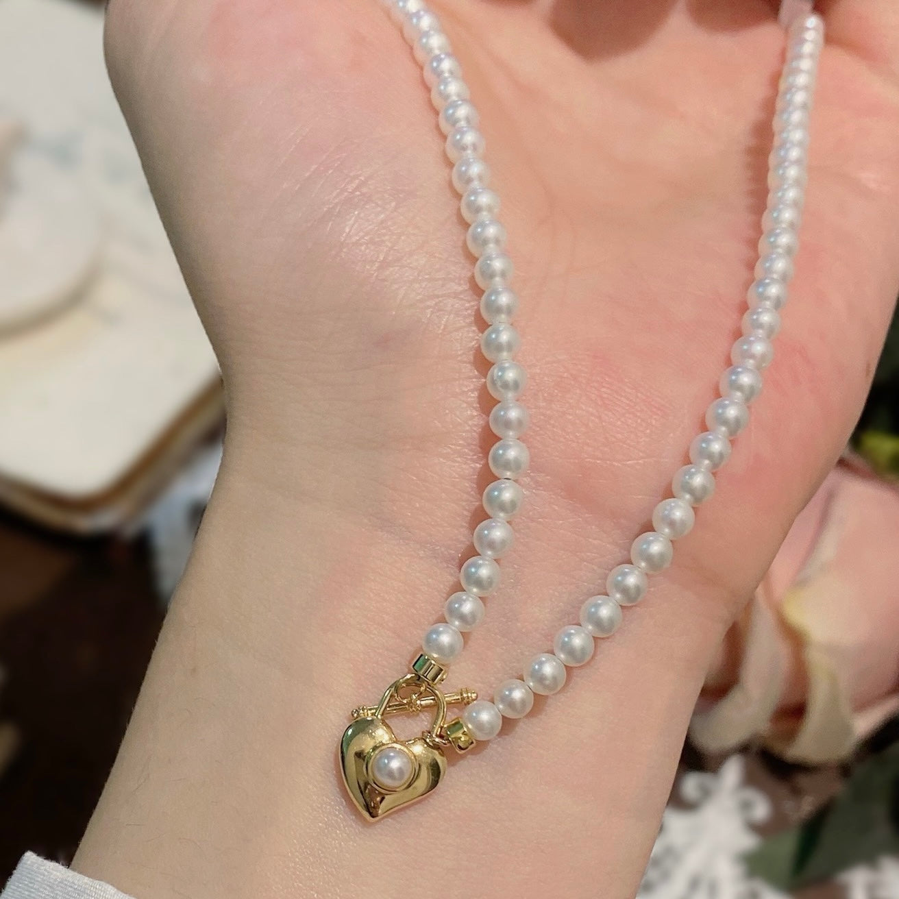 18K Gold Heart-Shaped Padlock & Freshwater Pearl Necklace with OT Buckle