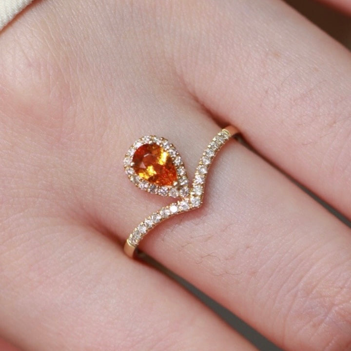 Pear-Shaped Natural Spessartine with V-Shaped Natural Diamond Ring in 18K Gold