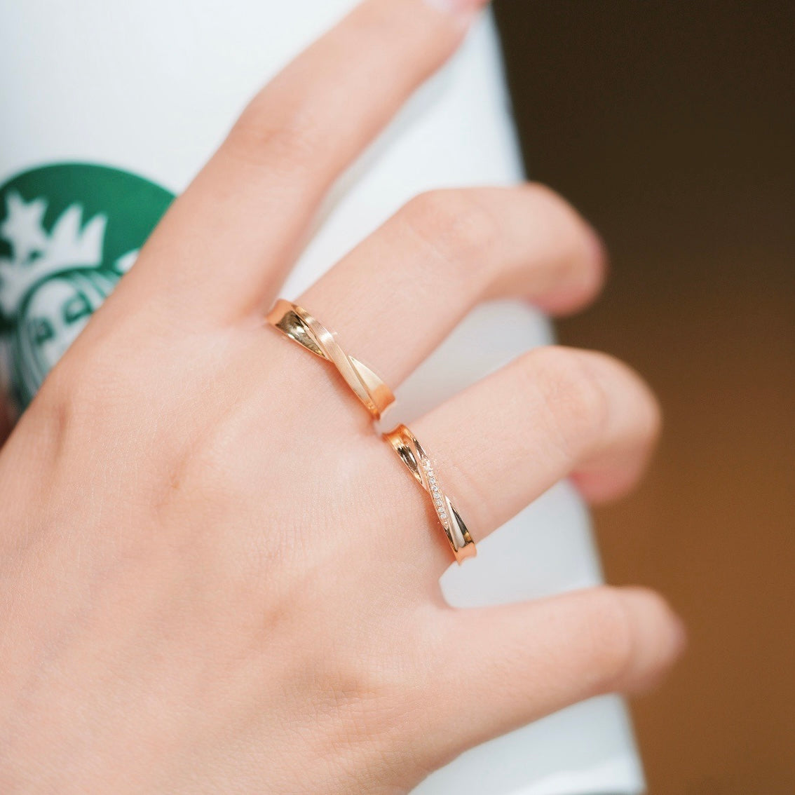 Twist Natural Diamond Couple Rings in 18K Gold