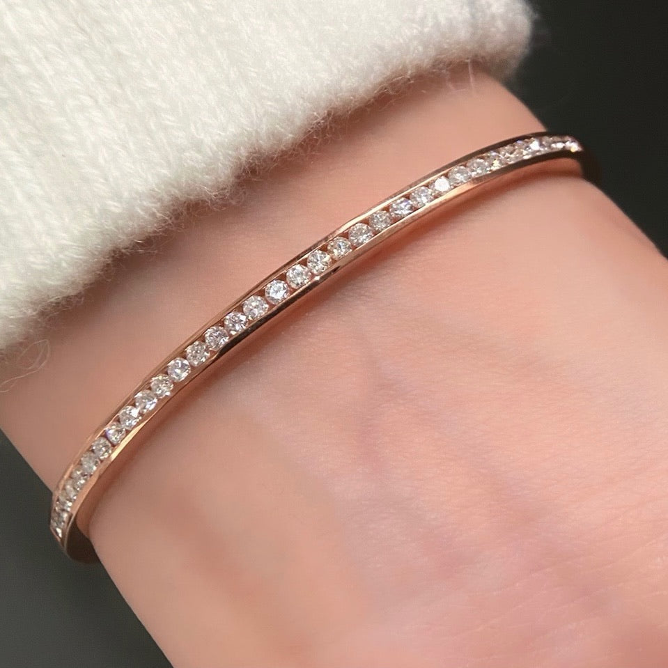 Natural Diamond Bangle in 18K Gold