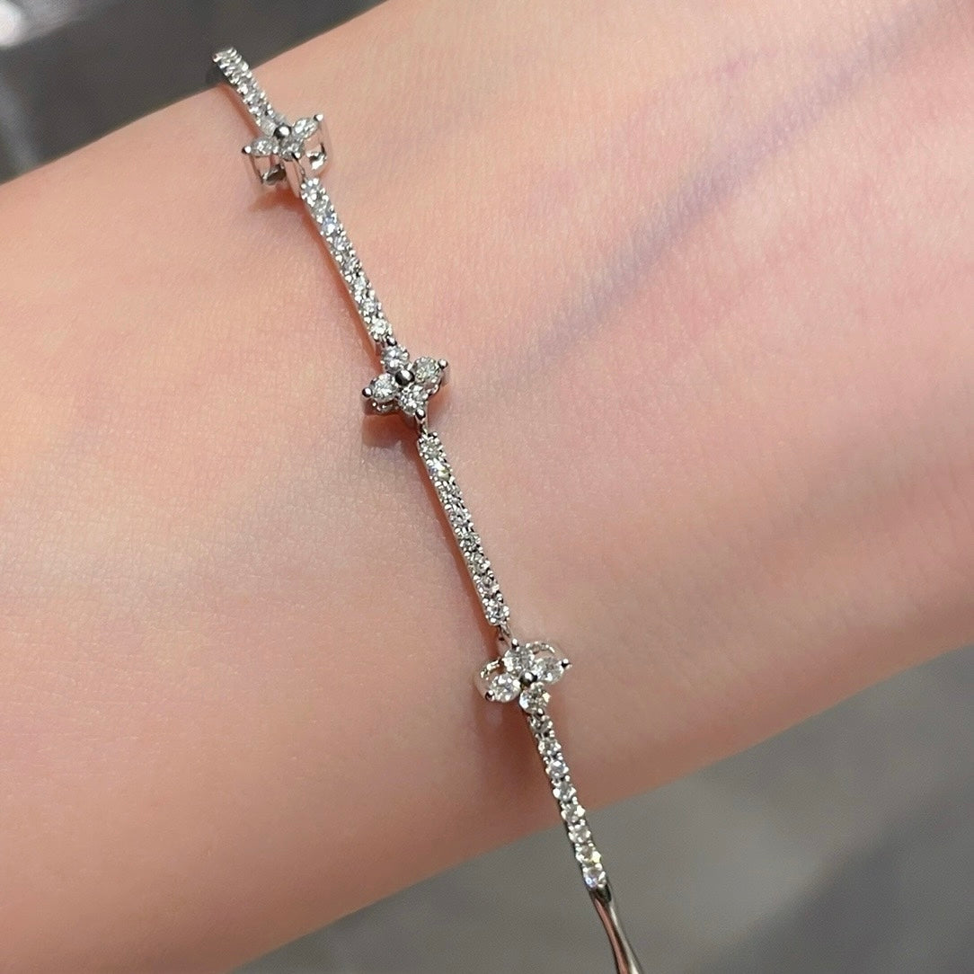 0.45ct Natural Diamond Lucky Clover Bracelet in 18K Gold