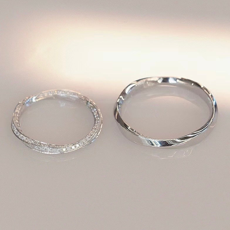 Möbius Natural Diamond Couple Rings in 18K Gold