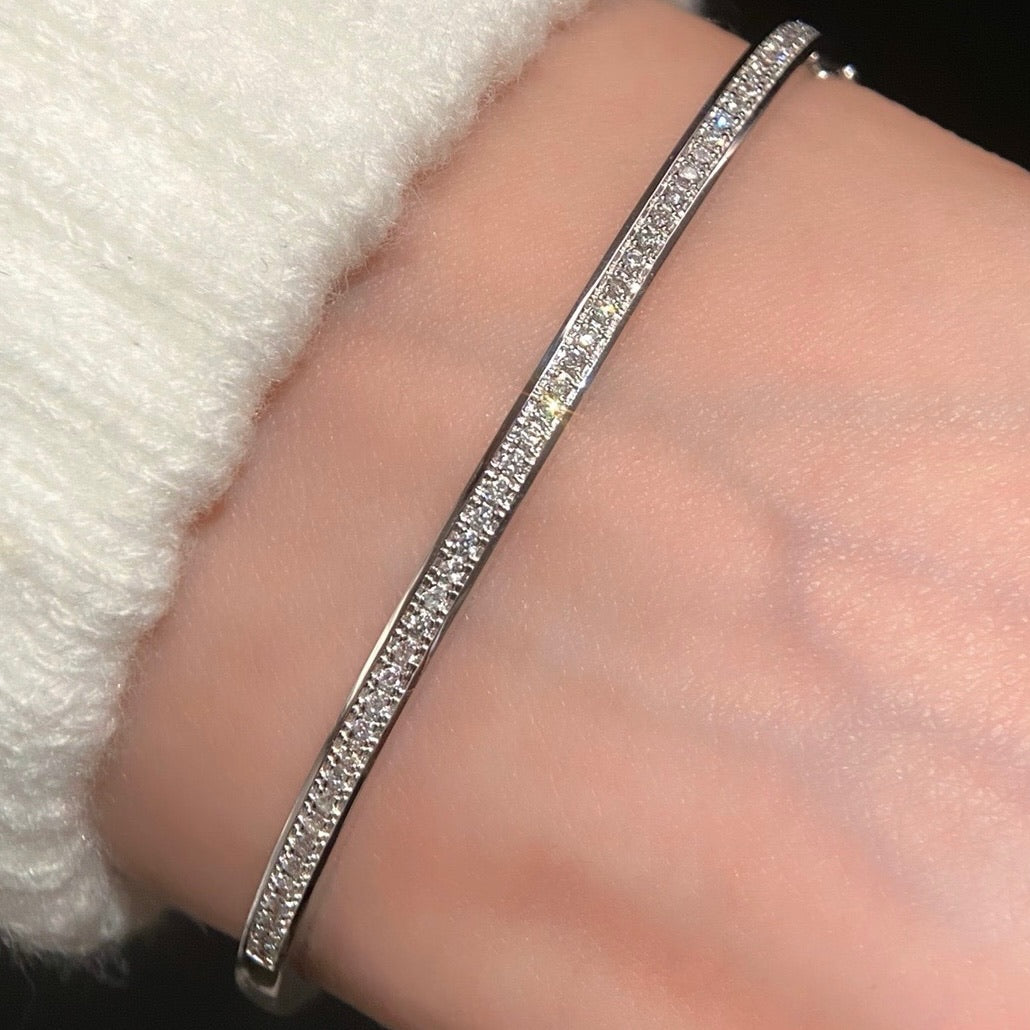 Natural Diamond Bangle in 18K Gold