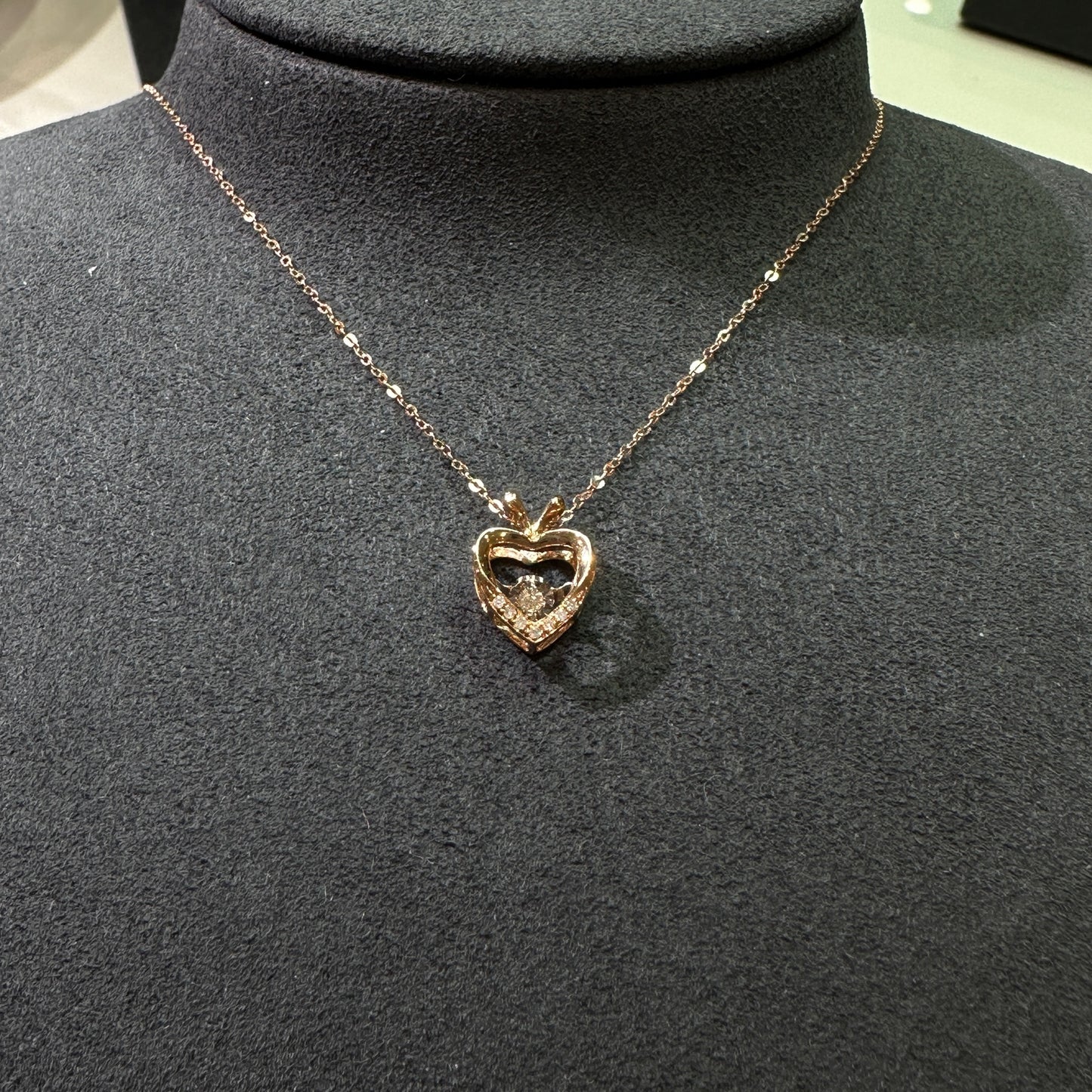 Heart-Shaped Natural Diamond Necklace in 18K Gold