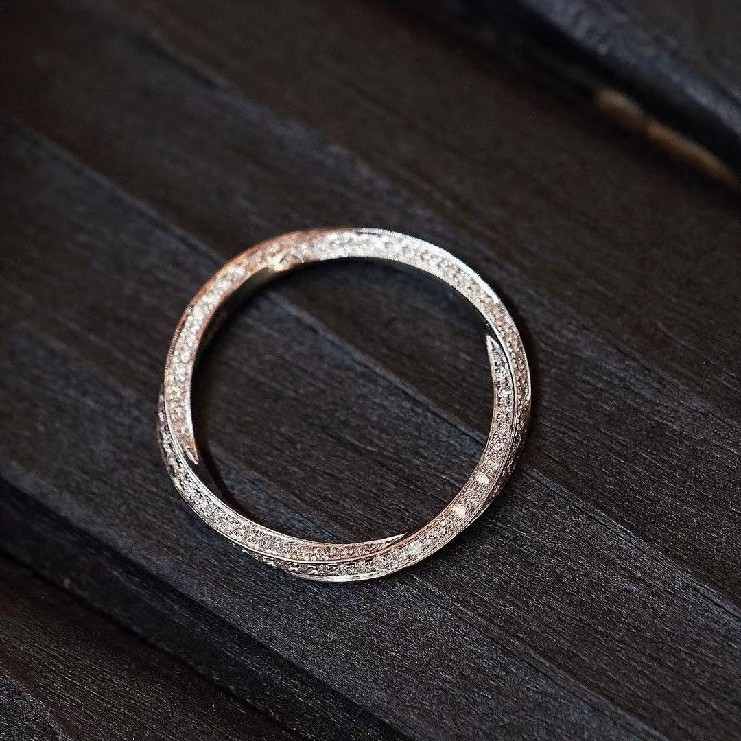 Möbius Natural Diamond Couple Rings in 18K Gold