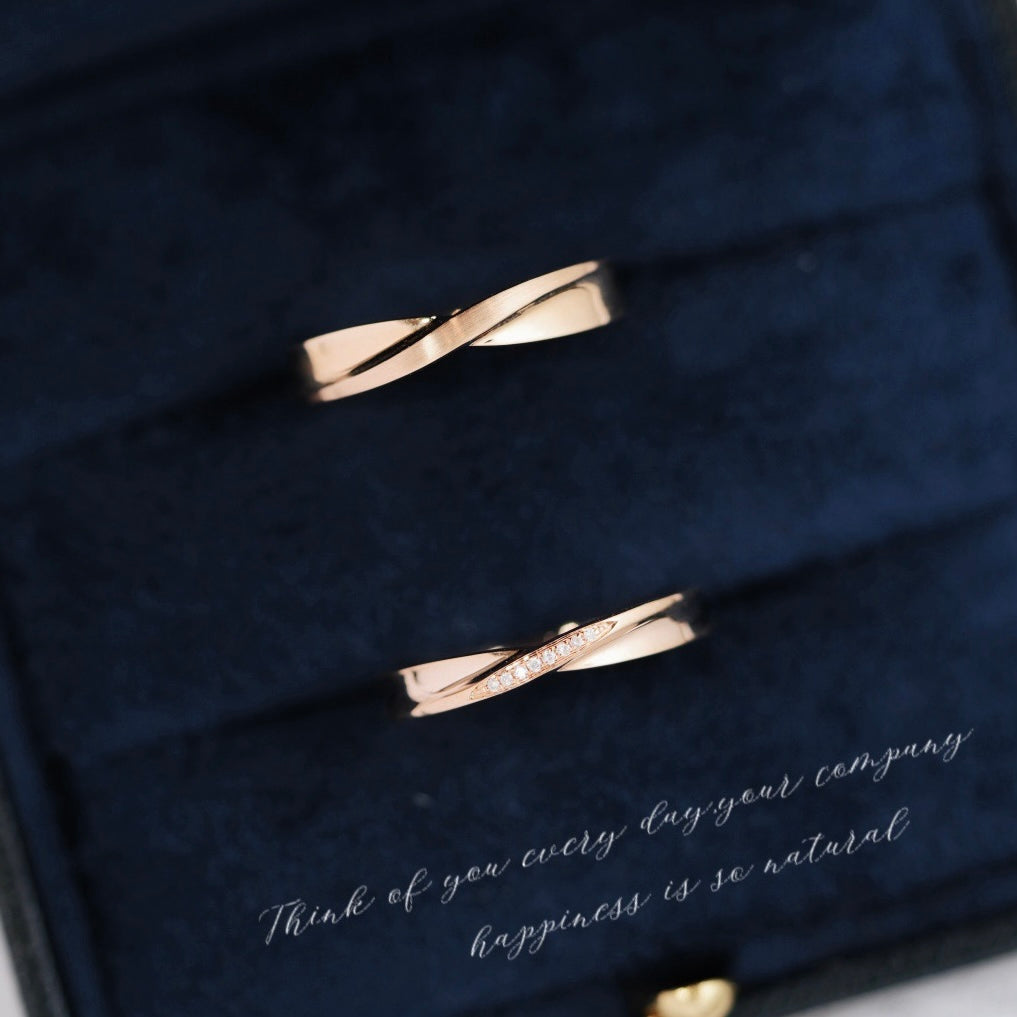 Twist Natural Diamond Couple Rings in 18K Gold