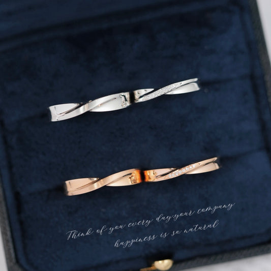 Twist Natural Diamond Couple Rings in 18K Gold