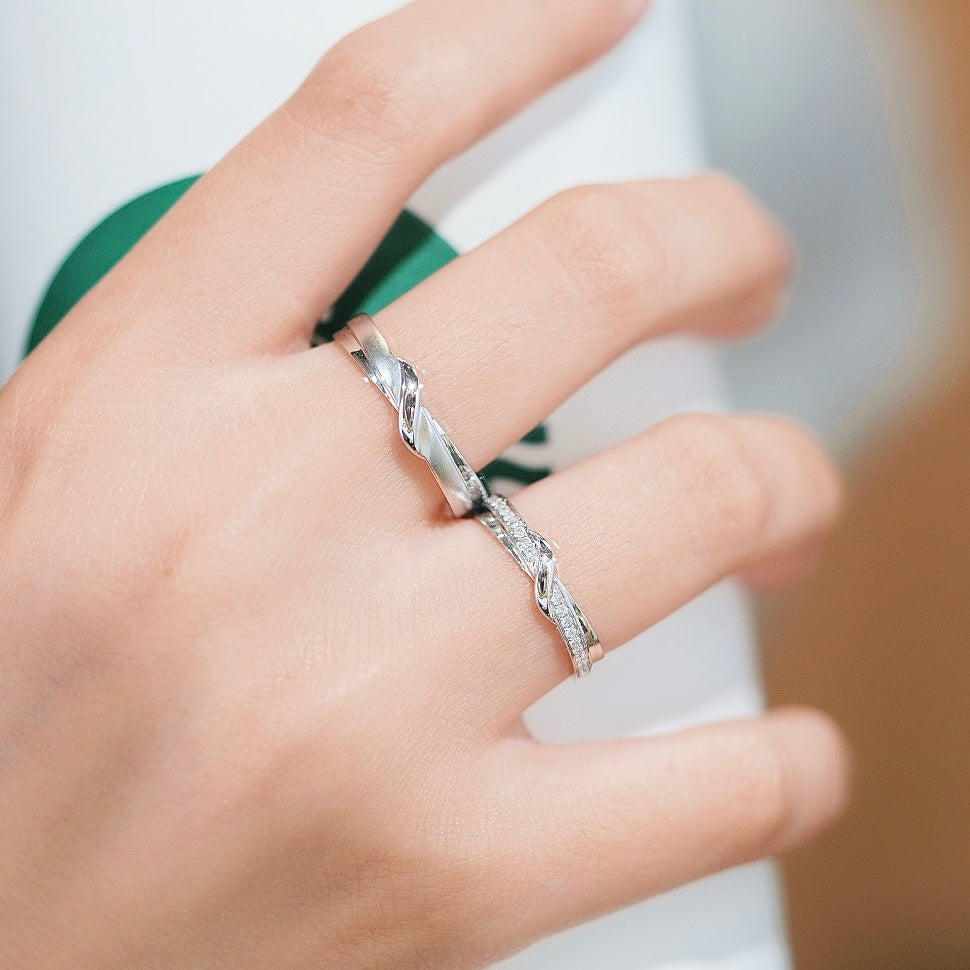 Overlap Natural Diamond Couple Rings in 18K Gold