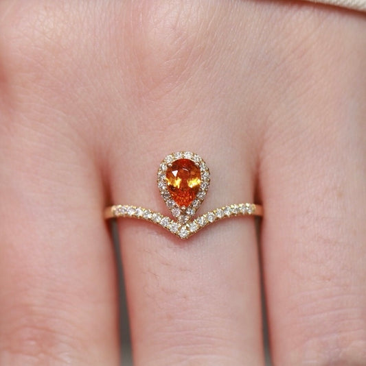 Pear-Shaped Natural Spessartine with V-Shaped Natural Diamond Ring in 18K Gold