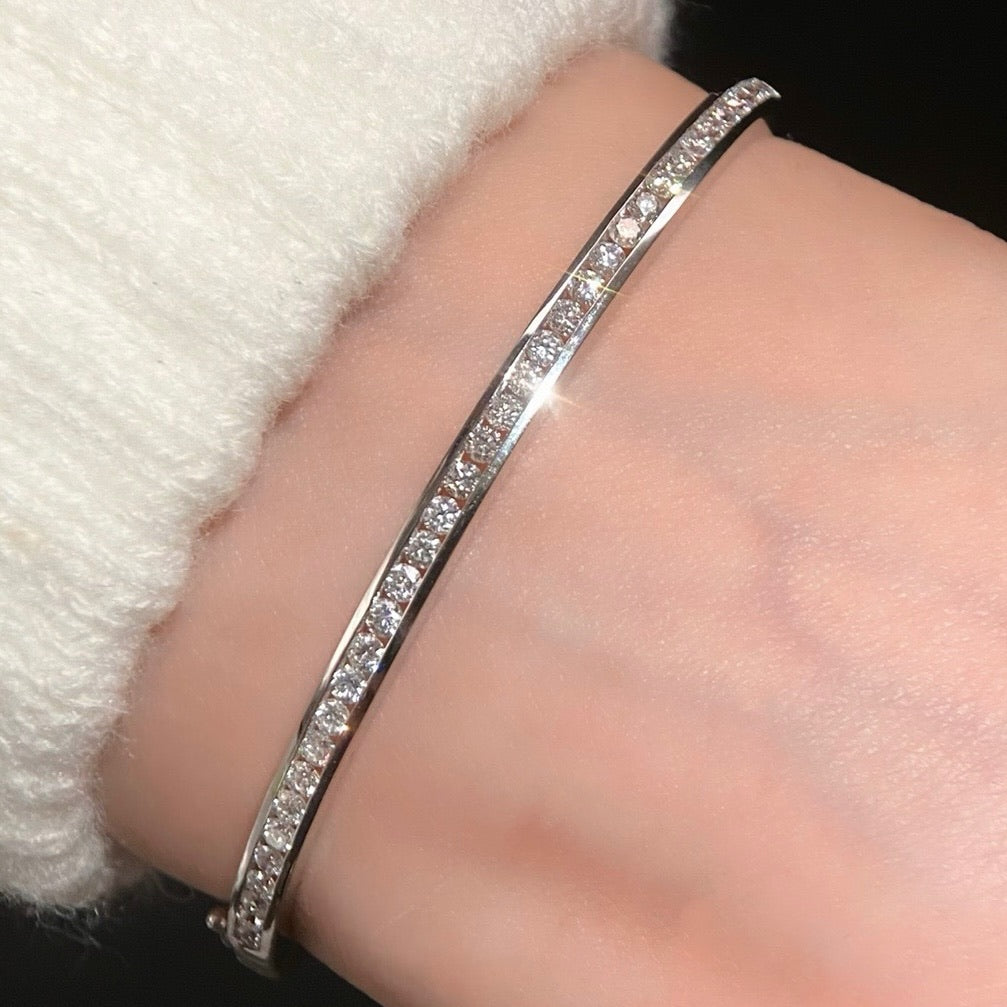 Natural Diamond Bangle in 18K Gold