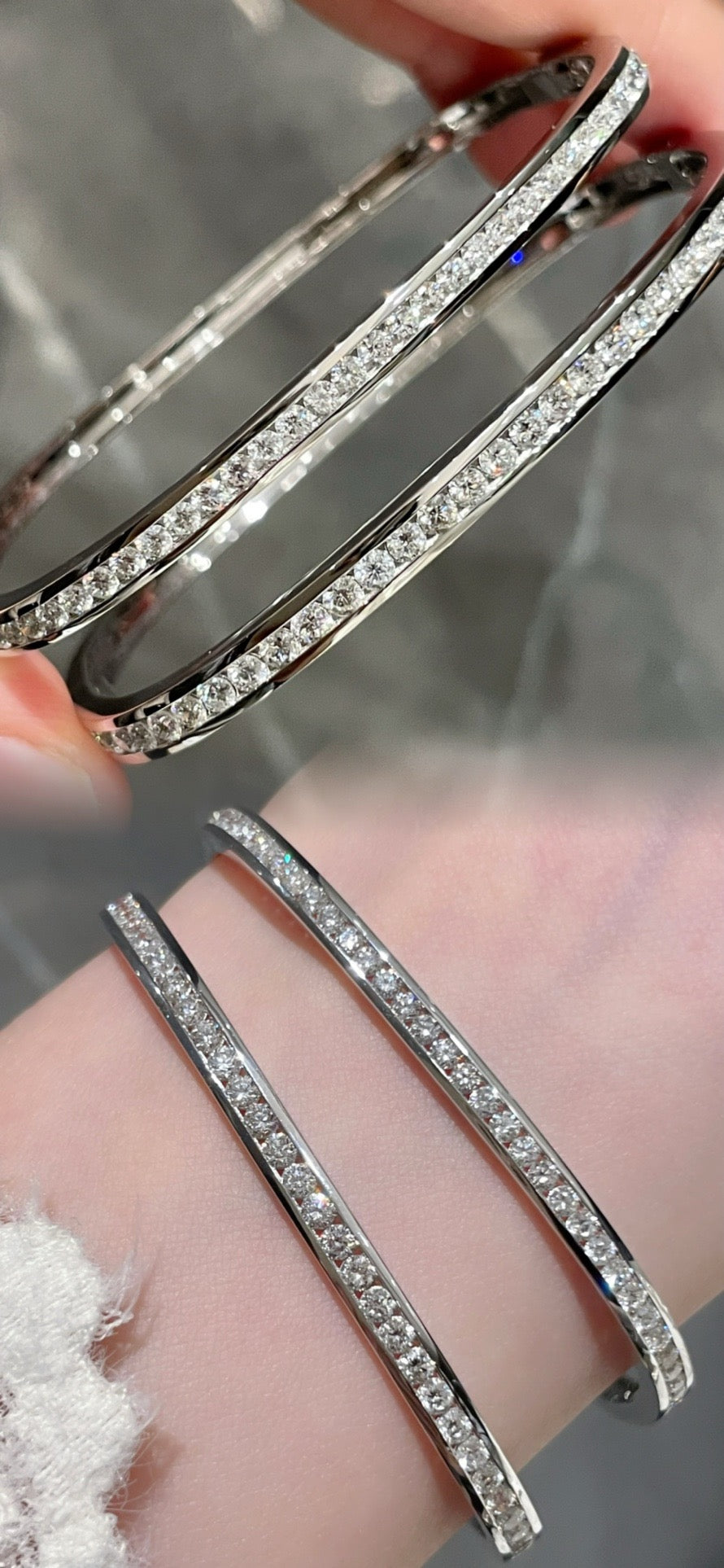 Natural Diamond Bangle in 18K Gold