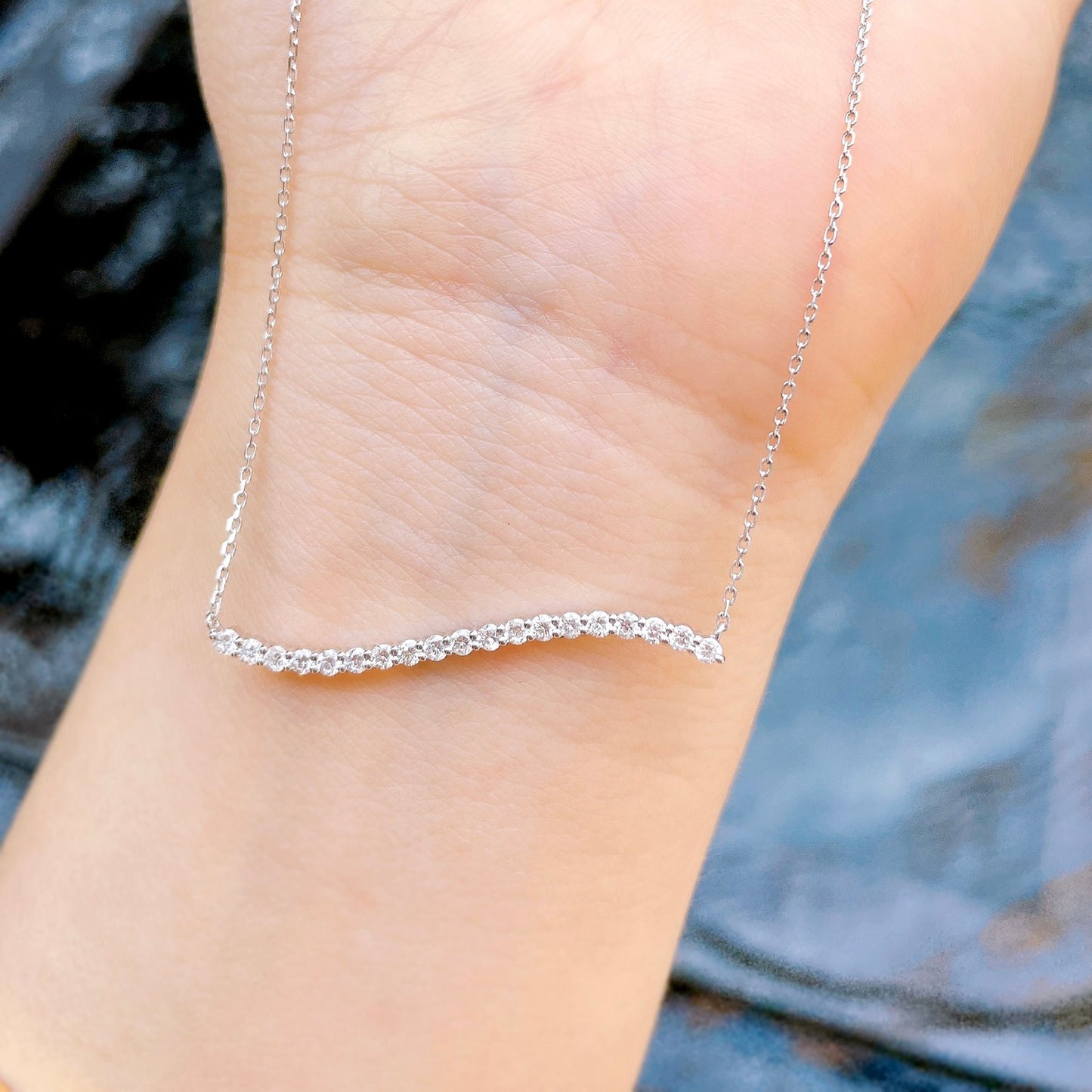 Natural Diamonds Wave Necklace in 18K Gold