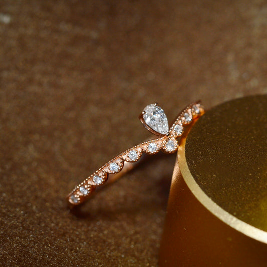 0.10ct Pear cut Natural Diamond Ring in 18K Gold
