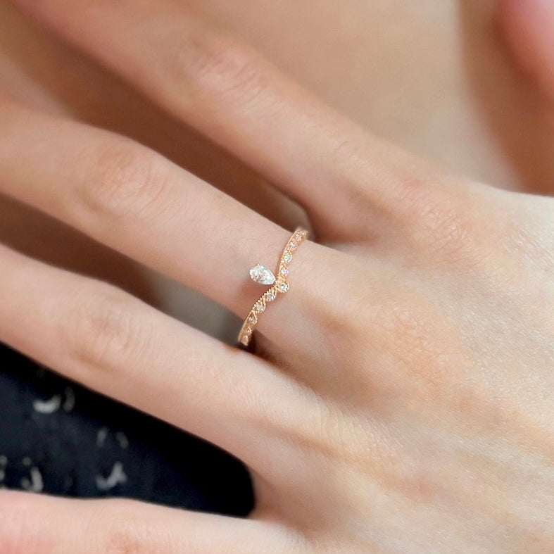 0.10ct Pear cut Natural Diamond Ring in 18K Gold