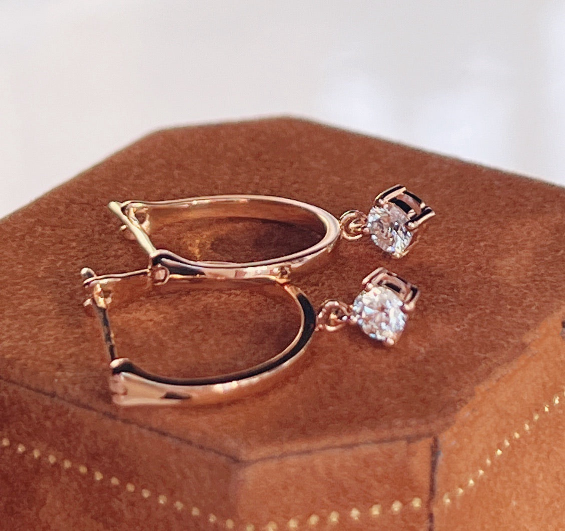 Natural Diamond Earrings in 18K Gold