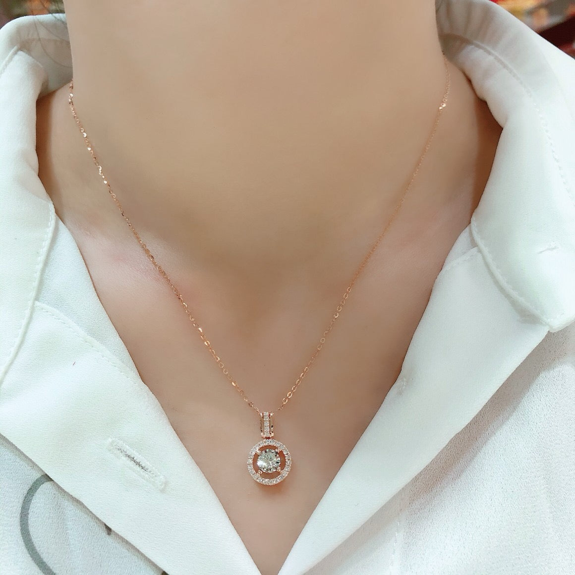 Natural Diamond Necklace in 18K Gold