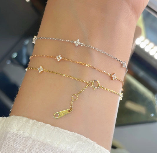 Natural Diamond Lucky Clover design Bracelet in 18K Gold