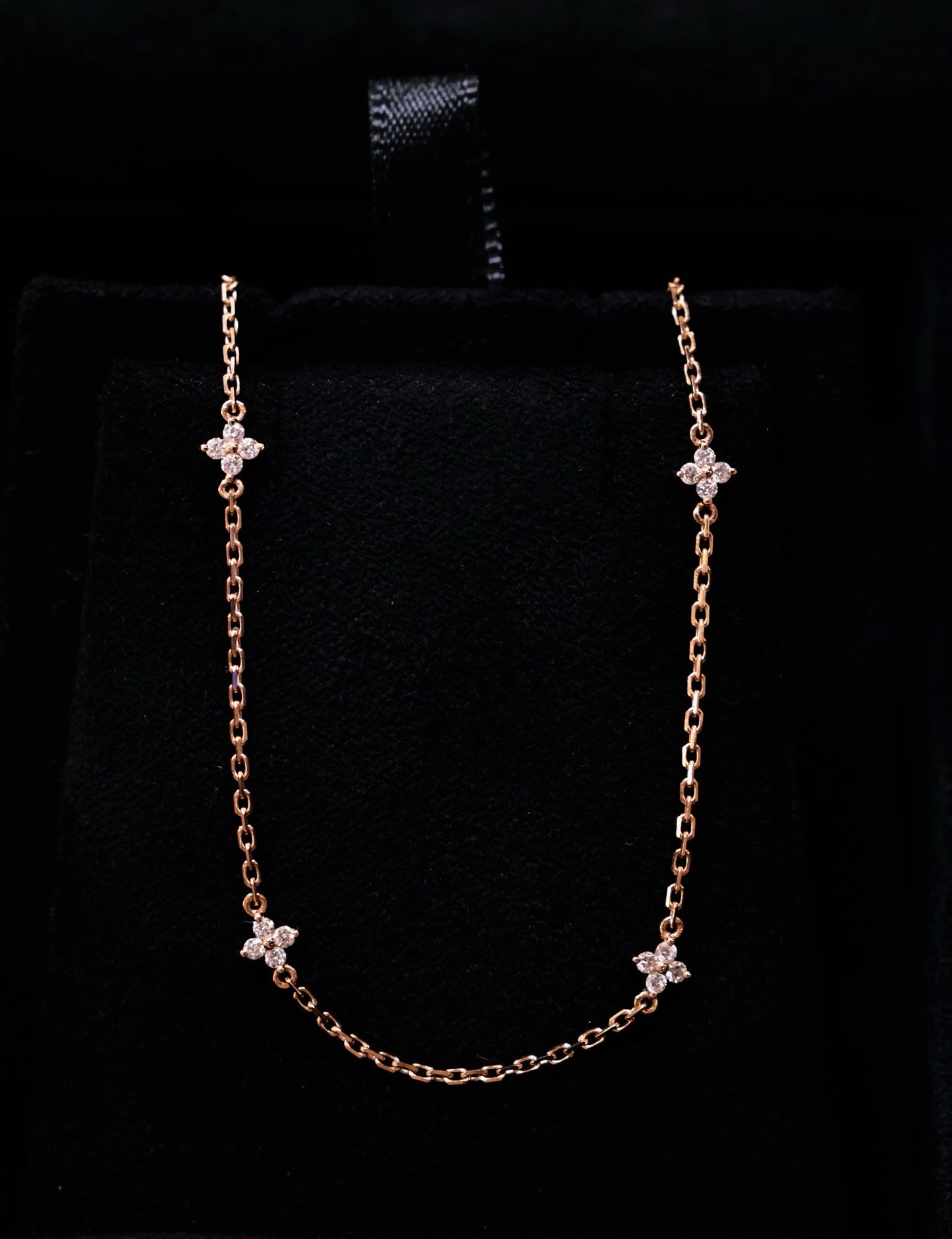 Natural Diamond Lucky Clover design Bracelet in 18K Gold