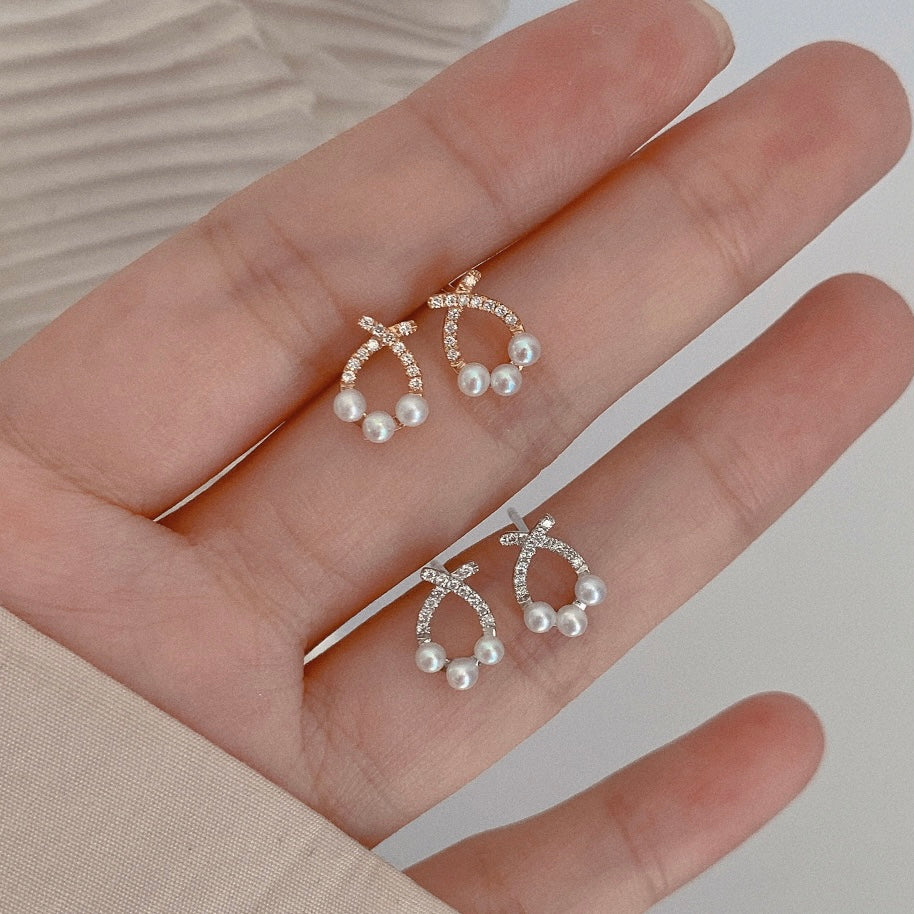 Simple Freshwater Pearl & Natural Diamond Earrings in 18K Gold