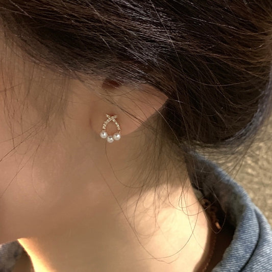 Simple Freshwater Pearl & Natural Diamond Earrings in 18K Gold