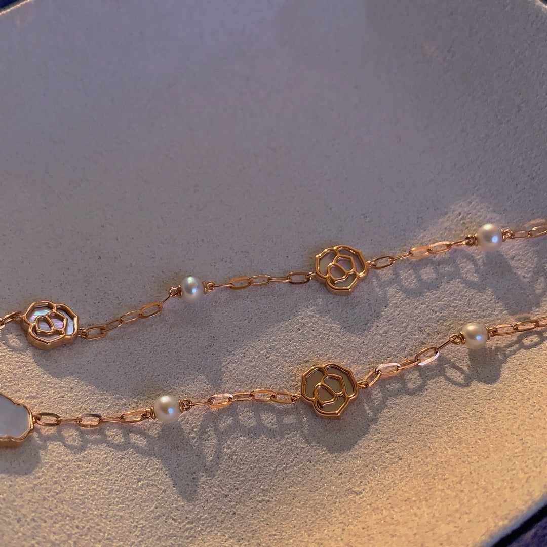 Flower Nacre with Freshwater Pearl Bracelet in 18K Rose Gold