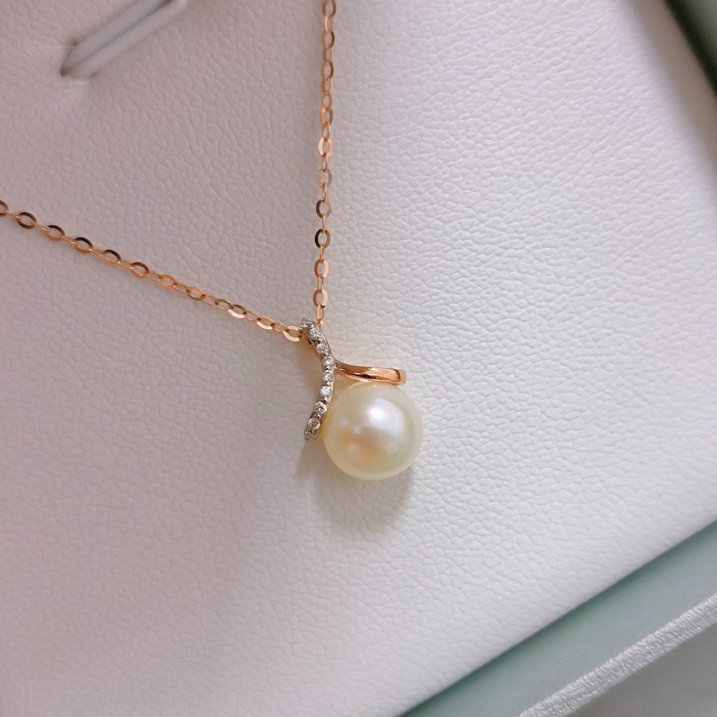 18K Rose Gold Akoya Seawater Pearl with Natural Diamond Necklace