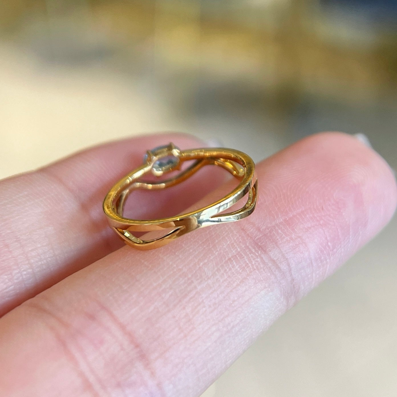 Natural Exceptional Santa Maria Blue Aquamarine Ring in 18K Yellow Gold