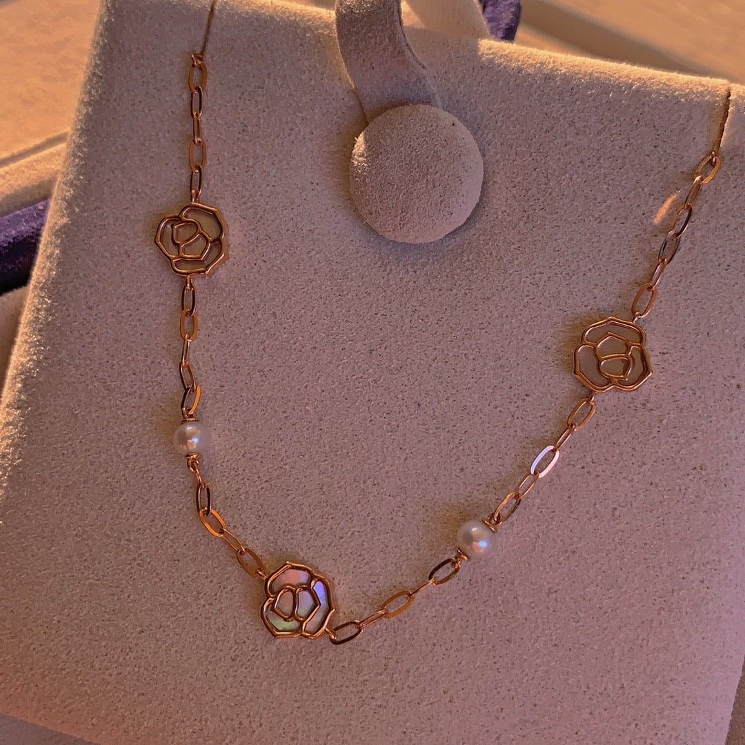 Flower Nacre with Freshwater Pearl Bracelet in 18K Rose Gold