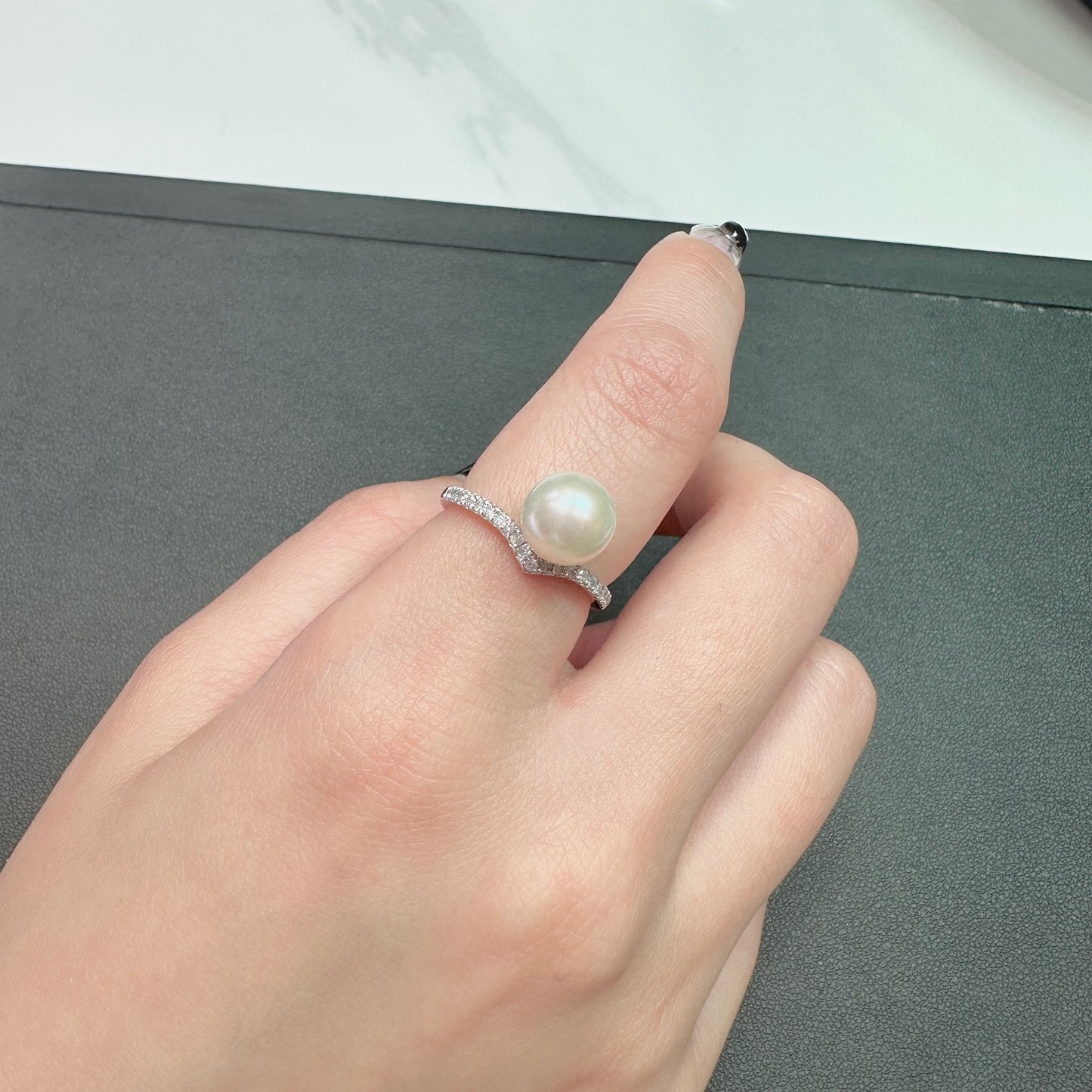 V-Shaped Freshwater Pearl with 0.171ct Natural Diamond Ring in 18K White Gold