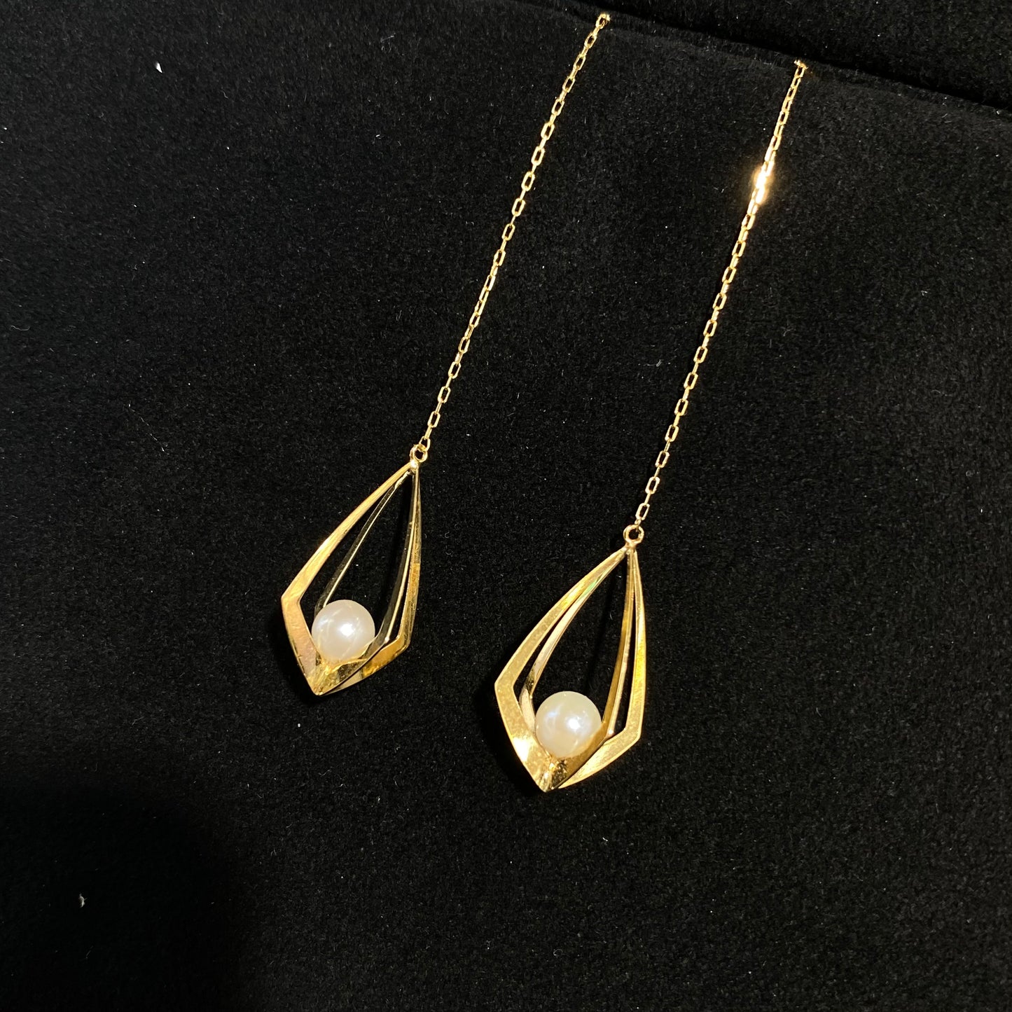 Rhombus-Shaped Hollow Earrings with Akoya Seawater Pearls in 18K Yellow Gold