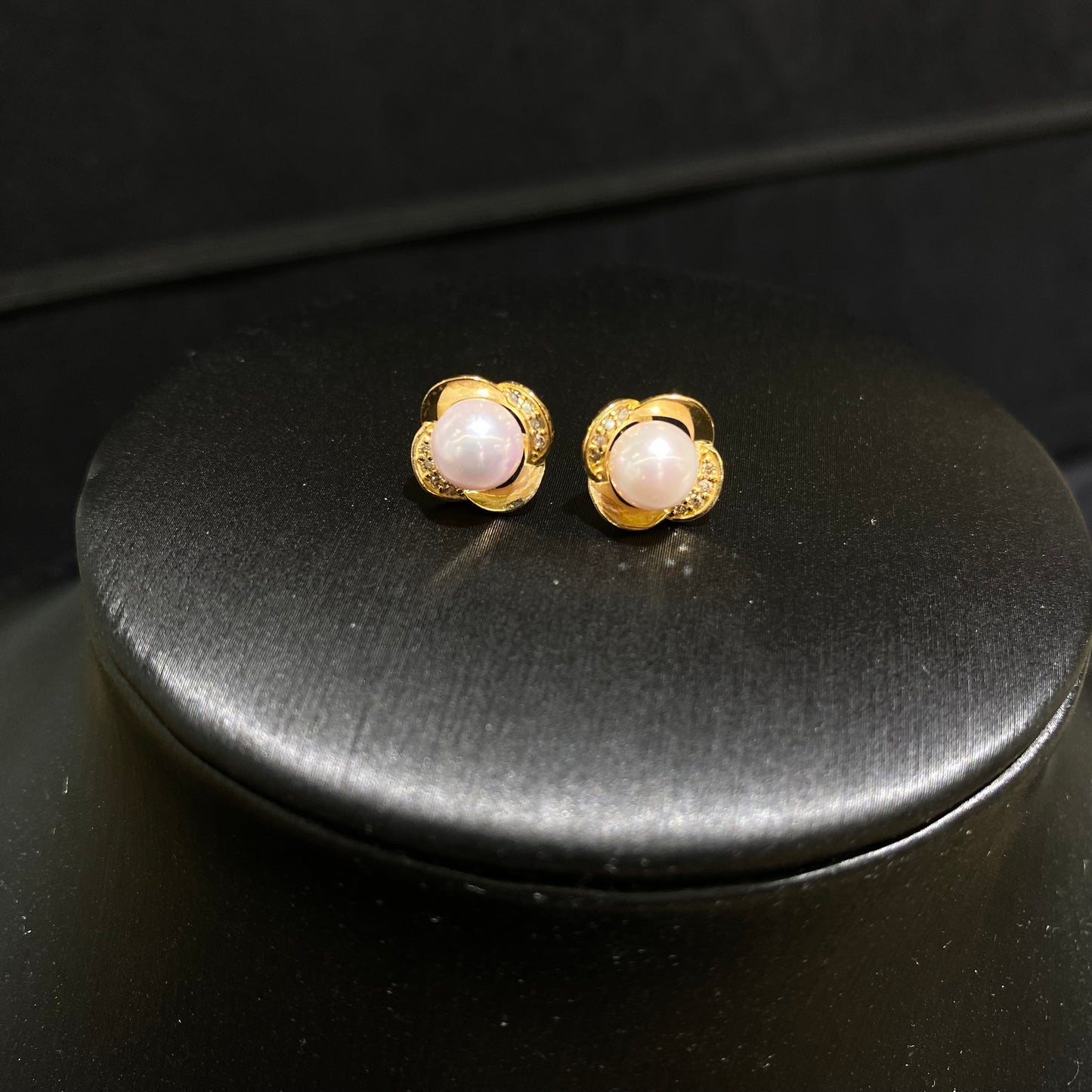 Flower-Shaped Akoya Seawater Pearl with 0.08ct Natural Diamond Earrings in 18K Yellow Gold