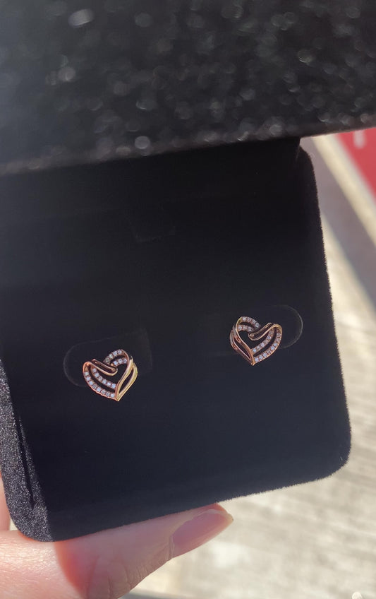 Heart-Shaped Natural Diamond Earrings in 18K Gold